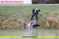 Tiel - Motor gedumpt in sloot