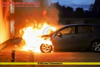 Tiel - Autobrand op de parkeerplaats Action