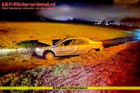 Lienden - Auto in de greppel