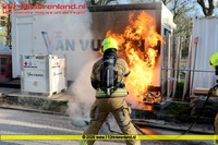 Tiel - Dixi in brand naast brandstof tank